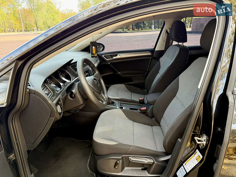 Хэтчбек Volkswagen e-Golf 2015 в Кропивницком