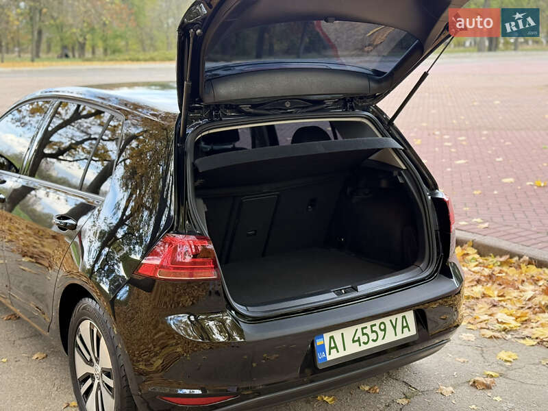 Хэтчбек Volkswagen e-Golf 2015 в Кропивницком