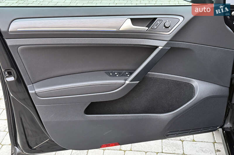 Хэтчбек Volkswagen e-Golf 2020 в Ровно