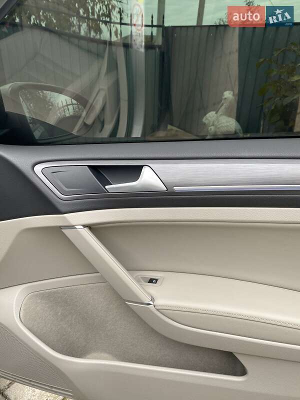 Хетчбек Volkswagen e-Golf 2019 в Хмельницькому фото 18 Хетчбек Volkswagen e-Golf 2019 в Хмельницькому