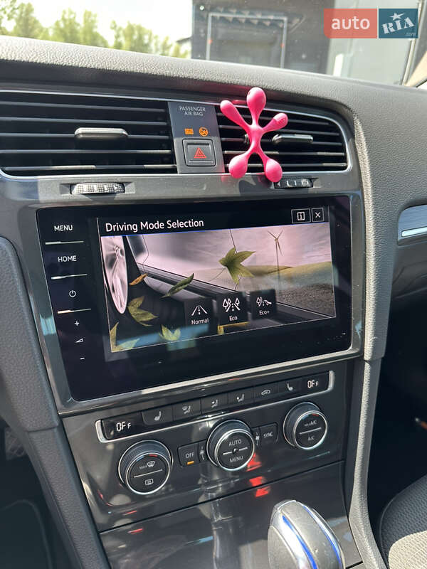 Хэтчбек Volkswagen e-Golf 2018 в Хмельницком