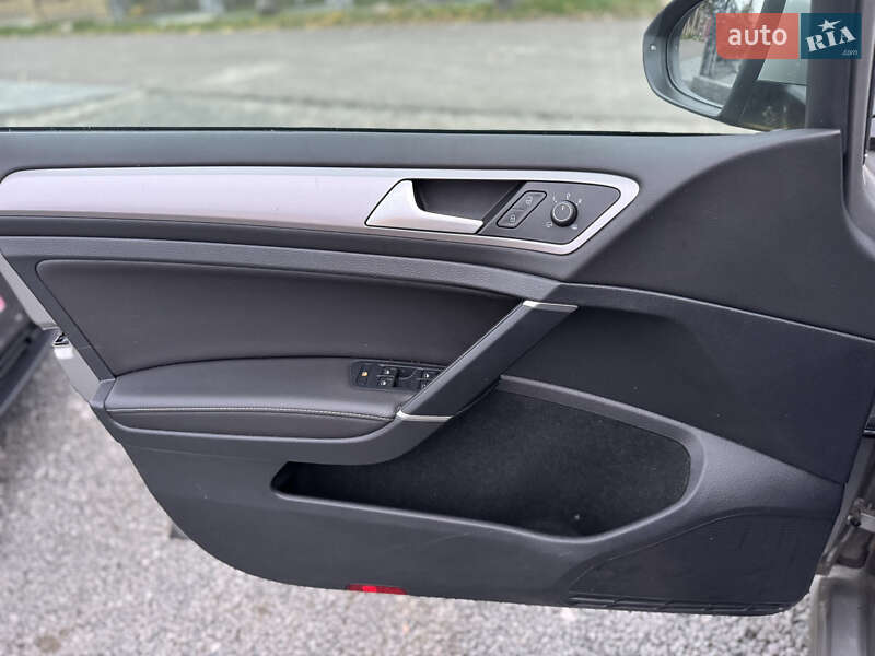 Хетчбек Volkswagen e-Golf 2014 в Рівному