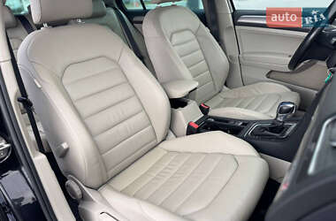 Хэтчбек Volkswagen e-Golf 2015 в 