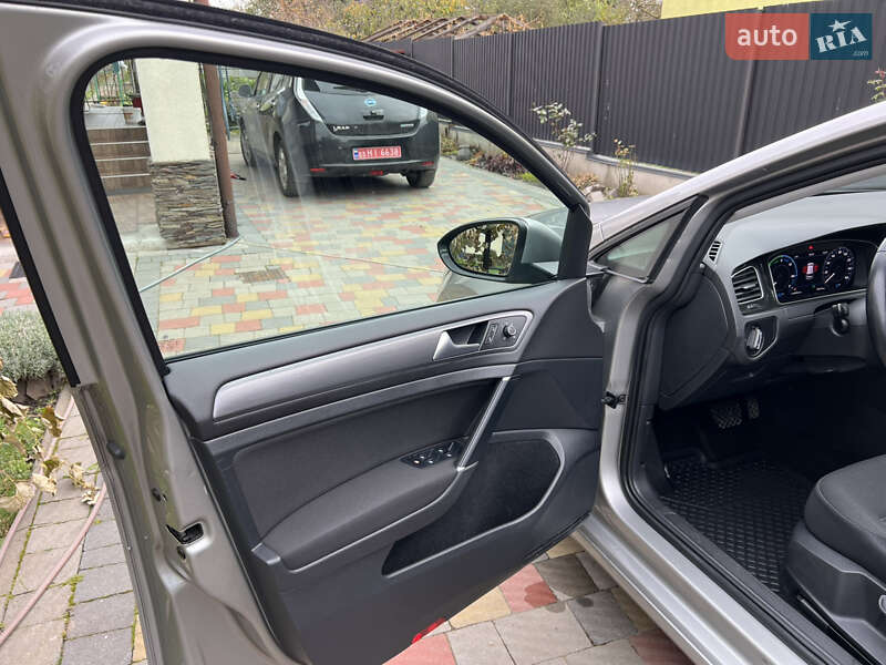 Хетчбек Volkswagen e-Golf 2019 в Винниках
