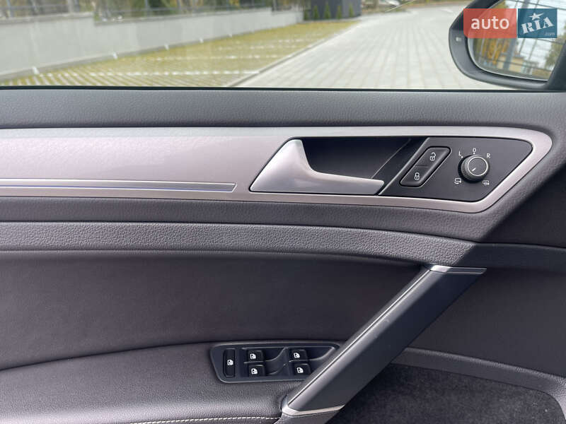 Хэтчбек Volkswagen e-Golf 2016 в Ровно