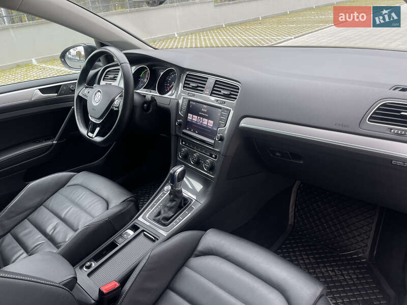 Хэтчбек Volkswagen e-Golf 2016 в Ровно