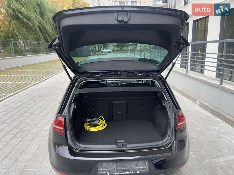 Хэтчбек Volkswagen e-Golf 2016 в Ровно