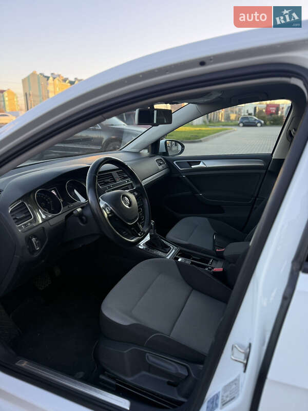 Хетчбек Volkswagen e-Golf 2014 в Радехові