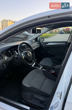 Хэтчбек Volkswagen e-Golf 2014 в 