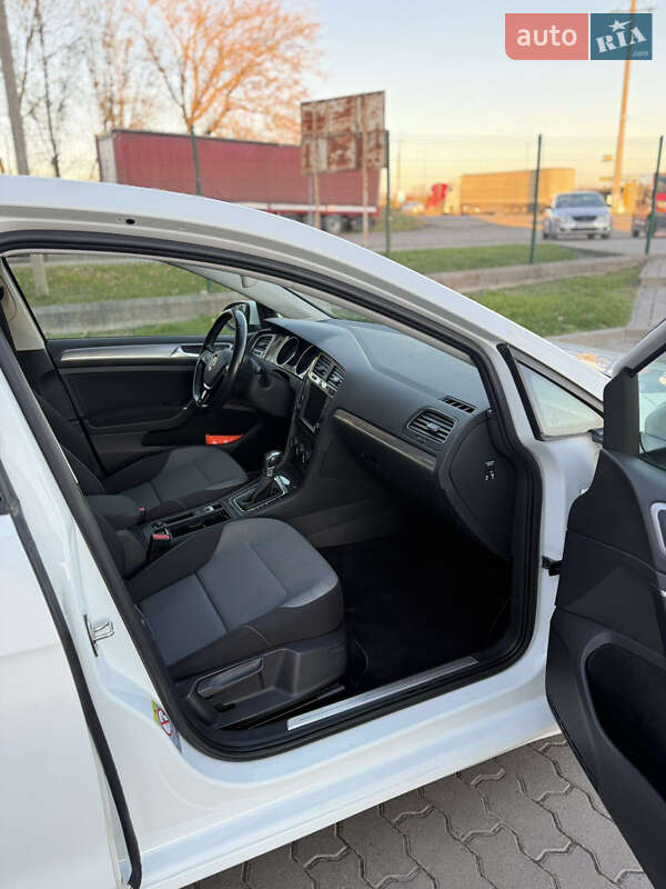 Хетчбек Volkswagen e-Golf 2014 в Радехові