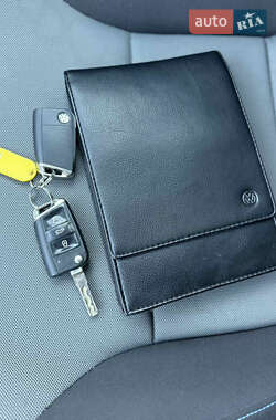 Хэтчбек Volkswagen e-Golf 2014 в 