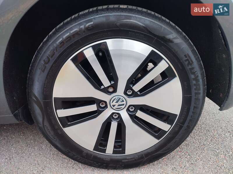 Хэтчбек Volkswagen e-Golf 2018 в Киеве