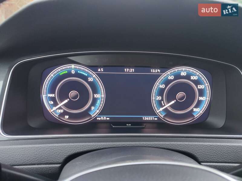 Хэтчбек Volkswagen e-Golf 2018 в Киеве