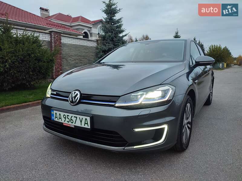 Хэтчбек Volkswagen e-Golf 2018 в Киеве