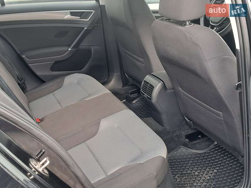 Хэтчбек Volkswagen e-Golf 2016 в Ровно