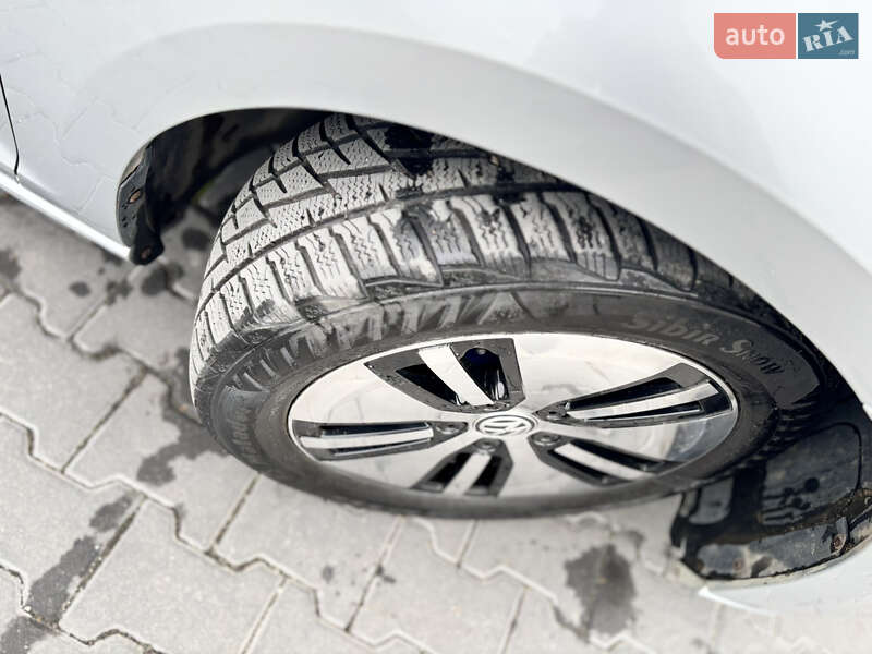 Хэтчбек Volkswagen e-Golf 2014 в Золочеве фото 39 Хэтчбек Volkswagen e-Golf 2014 в Золочеве