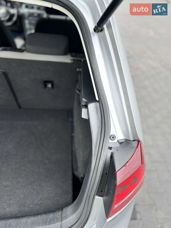 Хэтчбек Volkswagen e-Golf 2014 в Золочеве фото 49 Хэтчбек Volkswagen e-Golf 2014 в Золочеве