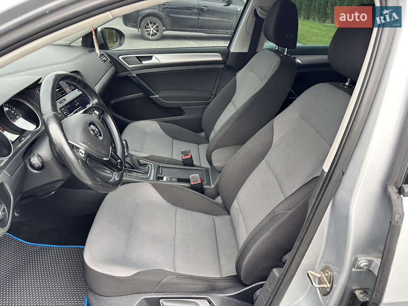Хэтчбек Volkswagen e-Golf 2014 в Золочеве фото 54 Хэтчбек Volkswagen e-Golf 2014 в Золочеве