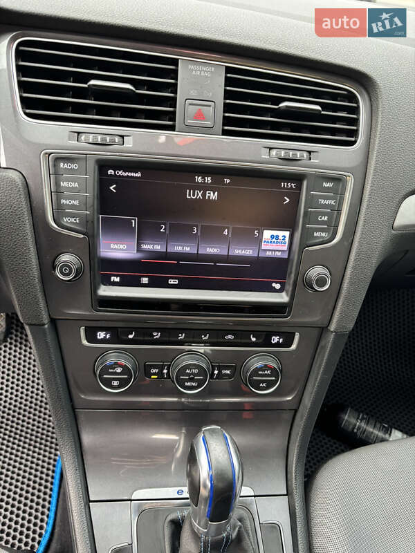 Хэтчбек Volkswagen e-Golf 2014 в Золочеве фото 67 Хэтчбек Volkswagen e-Golf 2014 в Золочеве