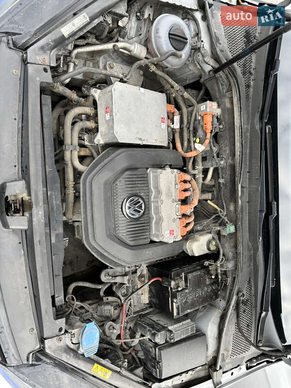 Хэтчбек Volkswagen e-Golf 2014 в Золочеве фото 80 Хэтчбек Volkswagen e-Golf 2014 в Золочеве