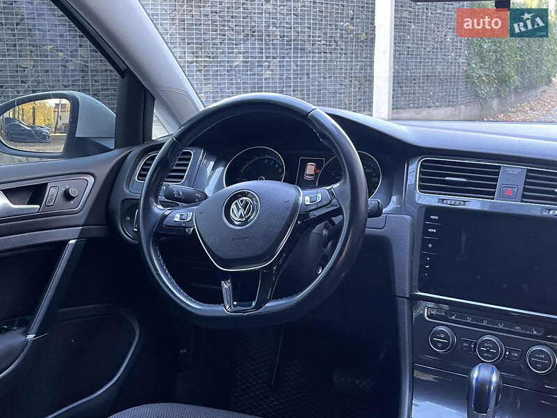 Хэтчбек Volkswagen e-Golf 2019 в Львове