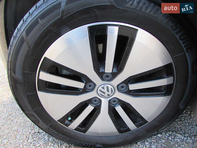 Хэтчбек Volkswagen e-Golf 2018 в Кропивницком