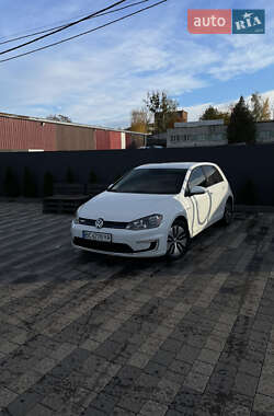 Хэтчбек Volkswagen e-Golf 2016 в 