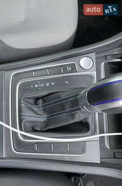 Хэтчбек Volkswagen e-Golf 2016 в 