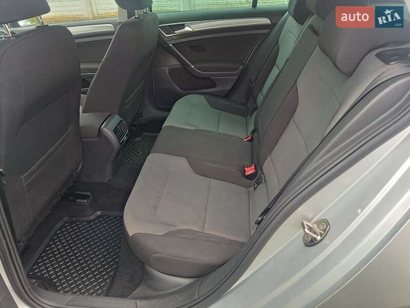 Хэтчбек Volkswagen e-Golf 2015 в Стрые