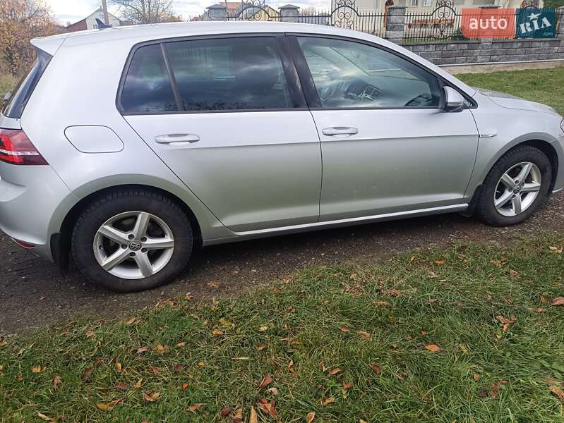 Хэтчбек Volkswagen e-Golf 2015 в Стрые