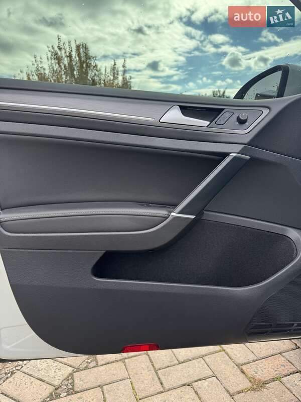 Хэтчбек Volkswagen e-Golf 2019 в Львове