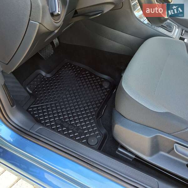 Хетчбек Volkswagen e-Golf 2015 в Старокостянтинові фото 79 Хетчбек Volkswagen e-Golf 2015 в Старокостянтинові