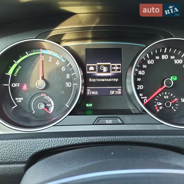 Хетчбек Volkswagen e-Golf 2015 в Старокостянтинові фото 145 Хетчбек Volkswagen e-Golf 2015 в Старокостянтинові