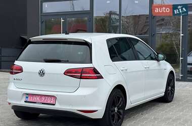 Хэтчбек Volkswagen e-Golf 2017 в 
