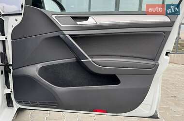 Хэтчбек Volkswagen e-Golf 2017 в 