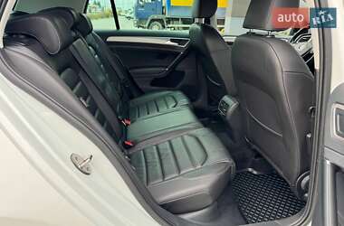 Хэтчбек Volkswagen e-Golf 2017 в 