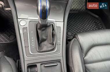 Хэтчбек Volkswagen e-Golf 2017 в 