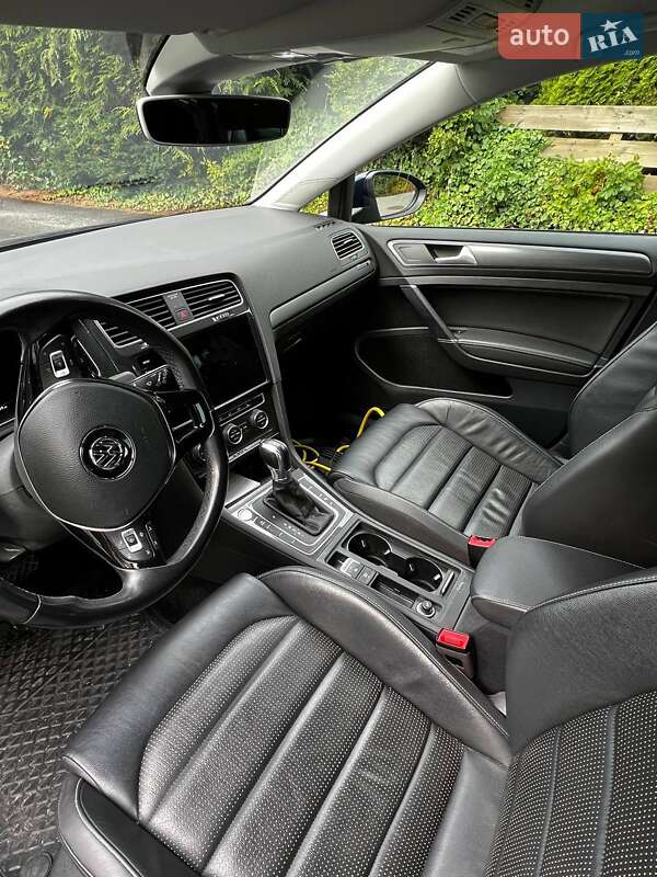 Хетчбек Volkswagen e-Golf 2018 в Києві