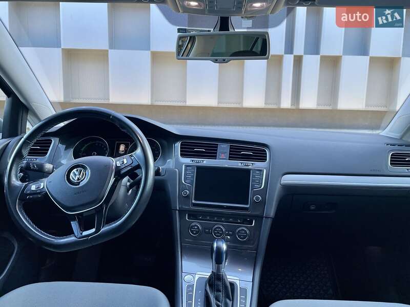 Хетчбек Volkswagen e-Golf 2016 в Одесі