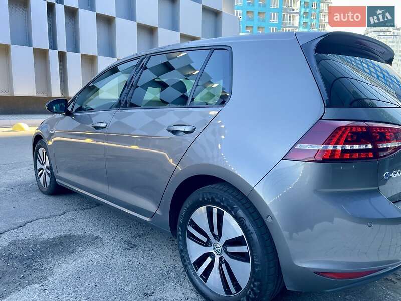 Хетчбек Volkswagen e-Golf 2016 в Одесі