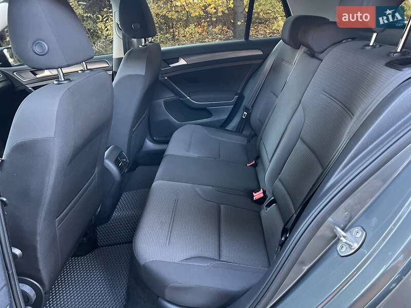 Хэтчбек Volkswagen e-Golf 2019 в Львове