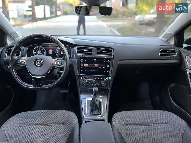 Хэтчбек Volkswagen e-Golf 2019 в Львове