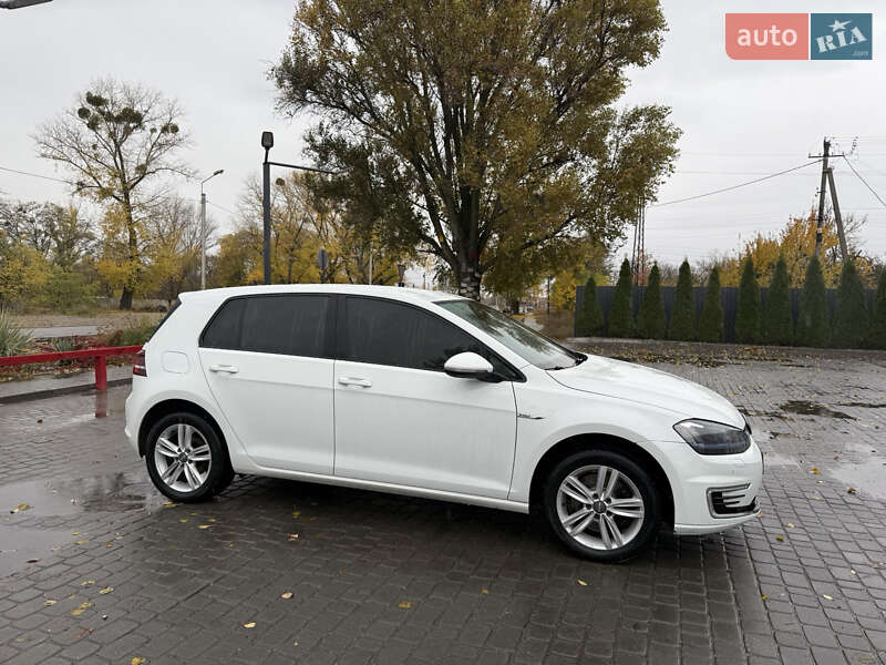 Хетчбек Volkswagen e-Golf 2017 в Дніпрі