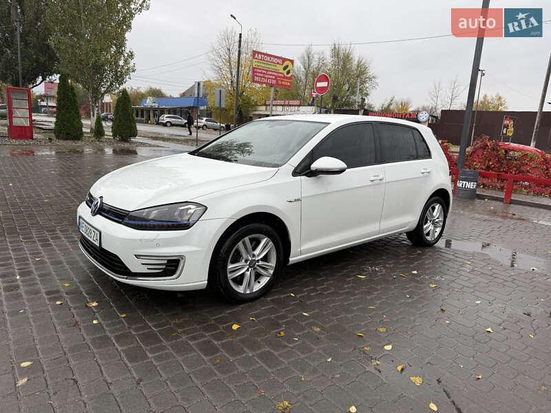 Хетчбек Volkswagen e-Golf 2017 в Дніпрі