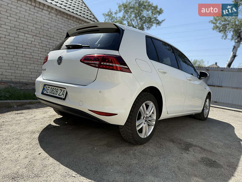 Хетчбек Volkswagen e-Golf 2017 в Дніпрі
