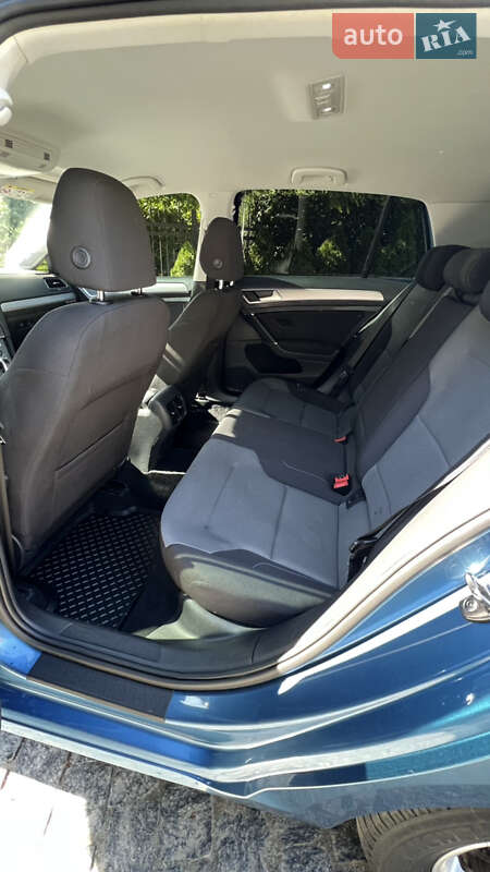 Хэтчбек Volkswagen e-Golf 2015 в Львове