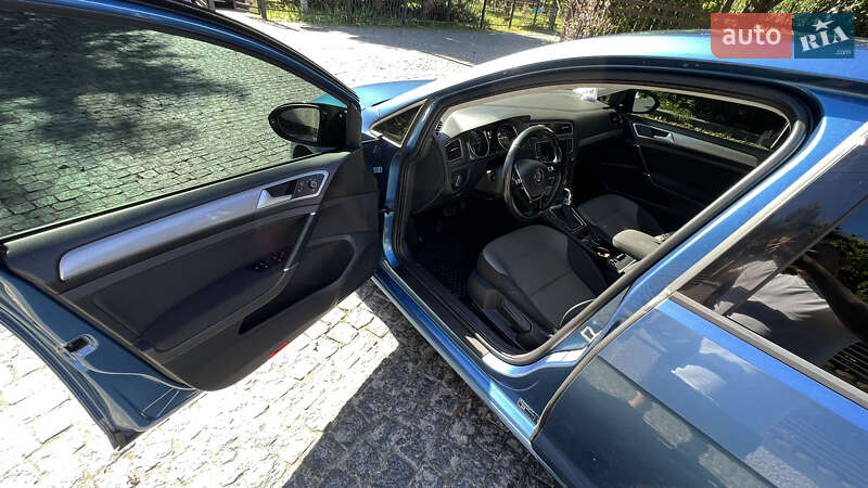 Хэтчбек Volkswagen e-Golf 2015 в Львове