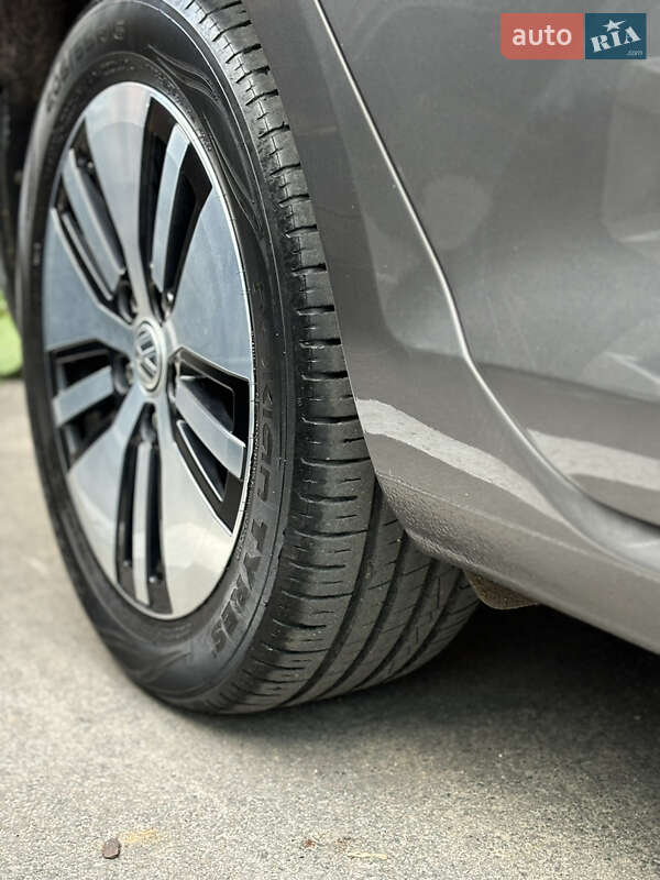 Хетчбек Volkswagen e-Golf 2014 в Умані