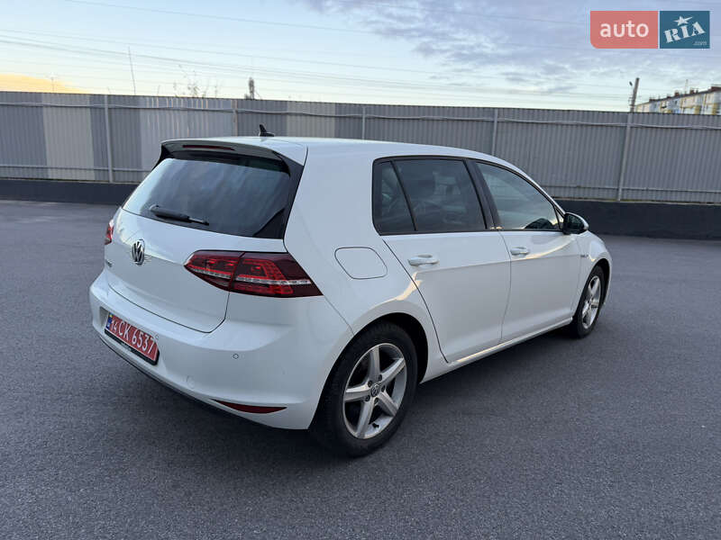 Хэтчбек Volkswagen e-Golf 2015 в Виннице
