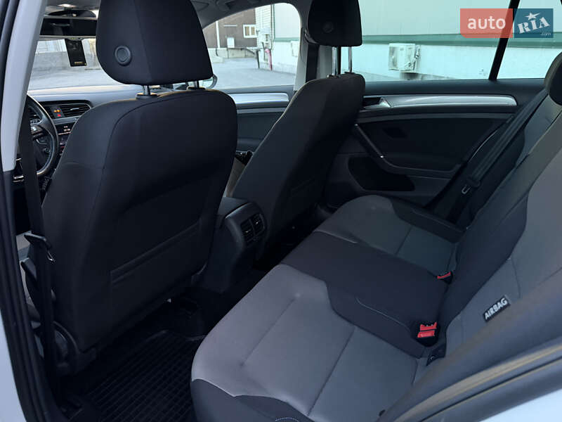 Хэтчбек Volkswagen e-Golf 2015 в Виннице